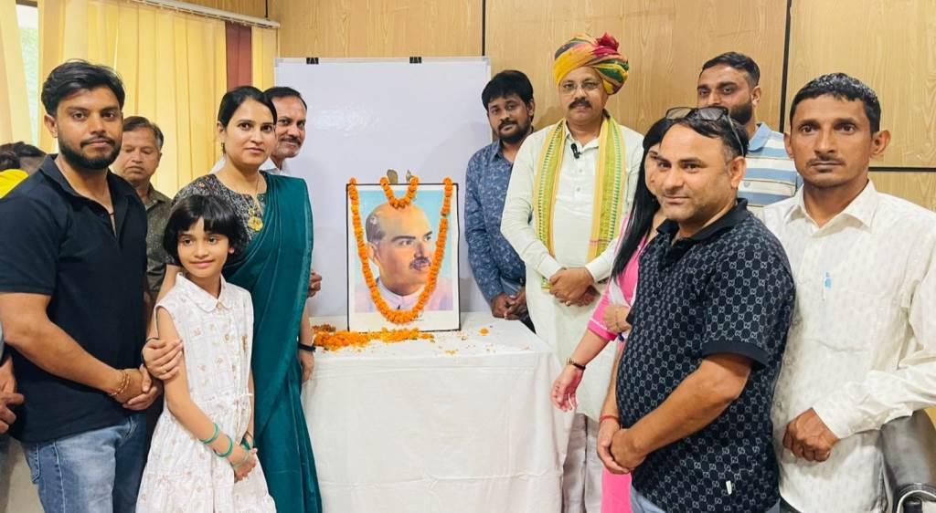 डॉ मुखर्जी के आदर्श आज भी युवाओं के पथ प्रदर्शक  डॉ चौहान